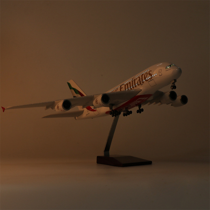 Nuevo modelo de avión Emirates - Model Airplane Plastic reseña y precio